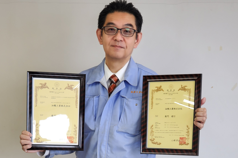 特許の額縁を持つ代表写真